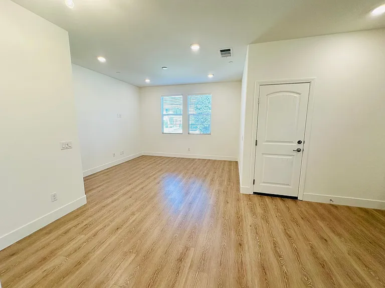 10964 Roble St #2 — Photo 4
