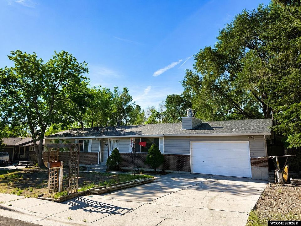 1st image of 170 Clear View Dr
