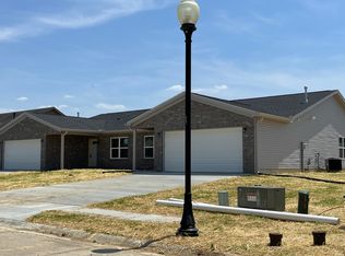 120 Burgundy Dr, Englewood, OH 45322