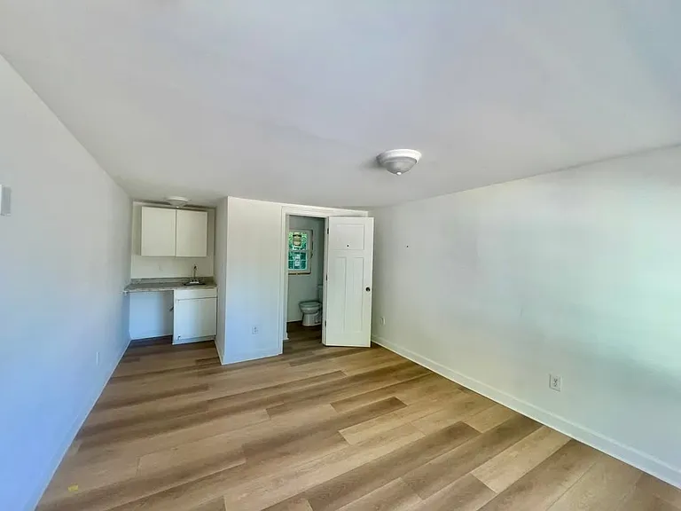 1103 Dunbar St #2 — Photo 5