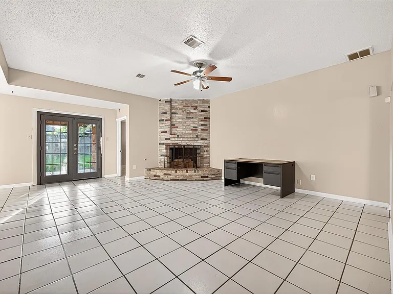 7422 Cortes Dr — Photo 6
