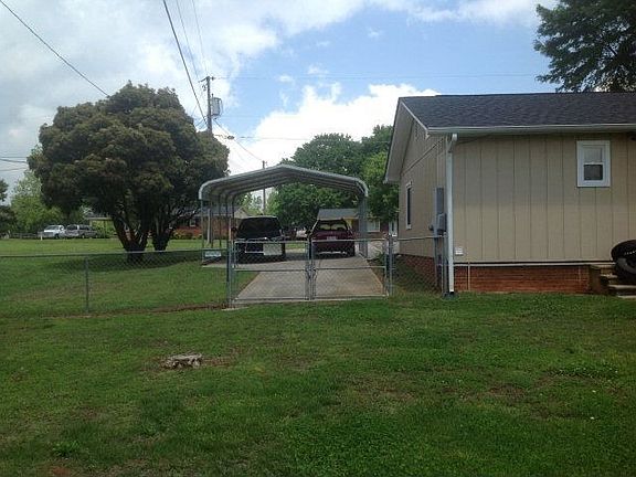 3rd image of 110 Dyer Dr