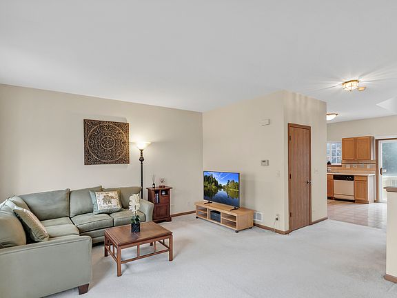 5th image of 282 Monarch Dr Unit 24