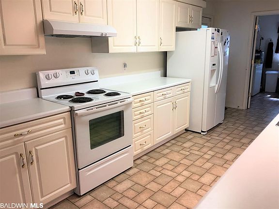 3rd image of 716 Brandenburg St