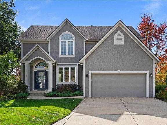 3rd image of 116 NE Hidden Meadow Ct
