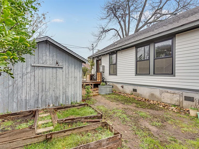4716 Avenue G — Photo 23