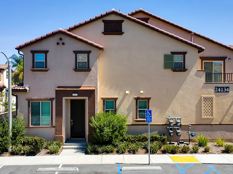 24134 Tuscany Ave — Photo 4