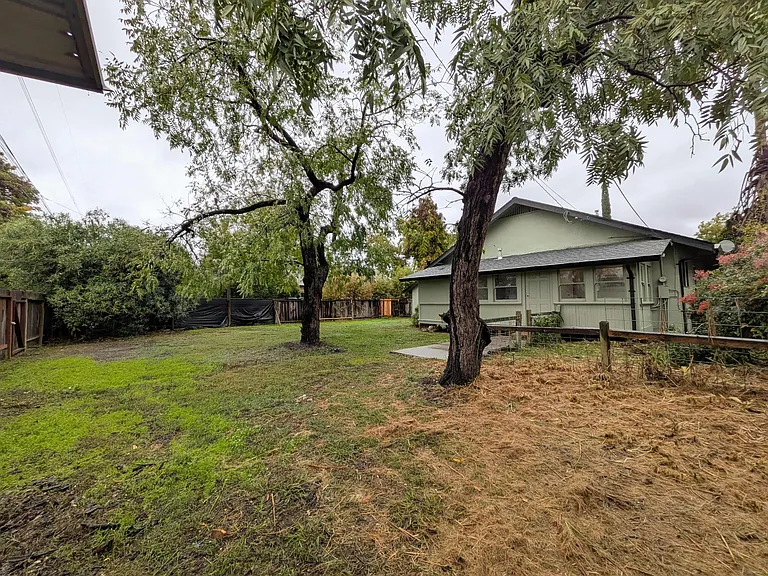 2165 A St — Photo 20