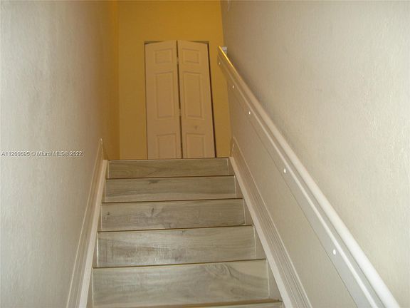5th image of 836 Pipers Cay Dr #162