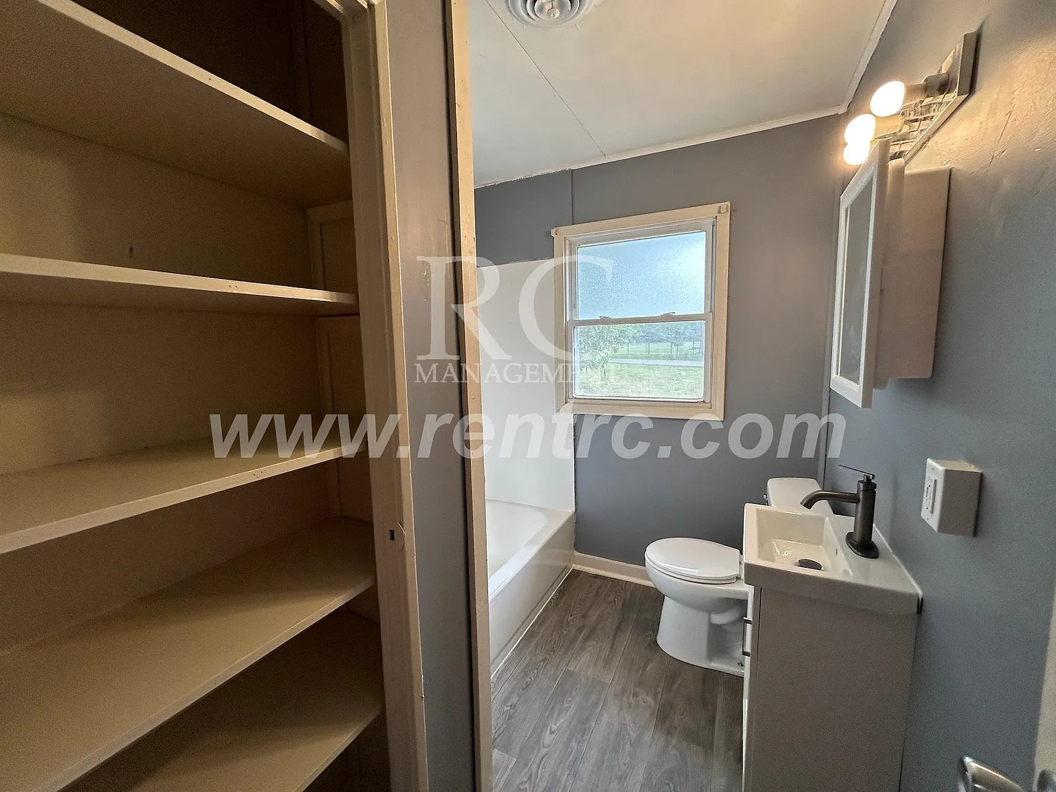 3 bed, 990 sqft, $1,050 — Photo 4
