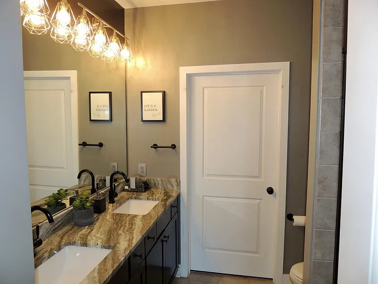 630 Calvert St #302 — Photo 14