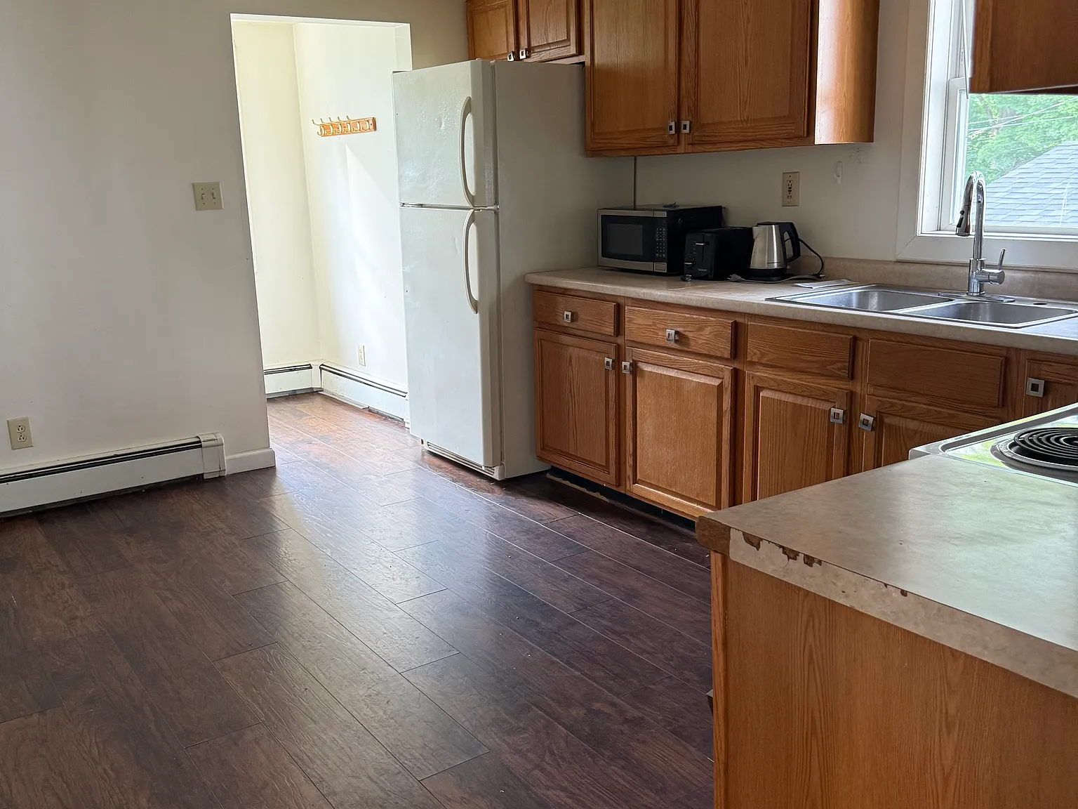 3 bed, 1200 sqft, $2,500 — Photo 4