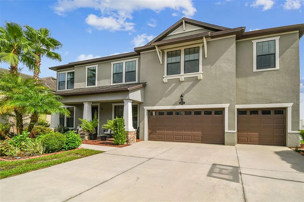 6 bed, 4.5 bath, 4089 sqft, $5,200 — Photo 1