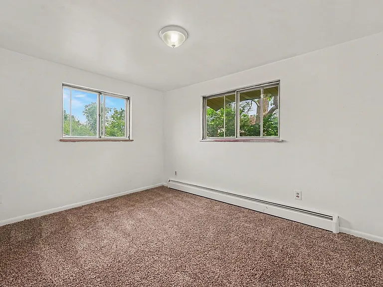 12th10250 — Photo 11