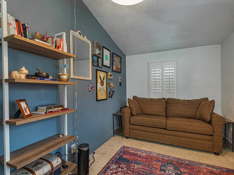 3021 Commercial St NE — Photo 9