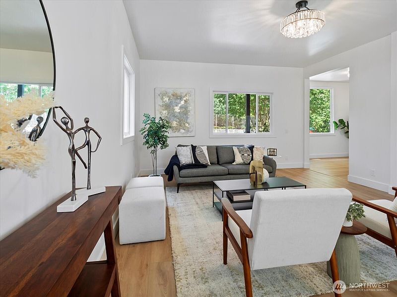 5th image of 3117 E Yesler Way