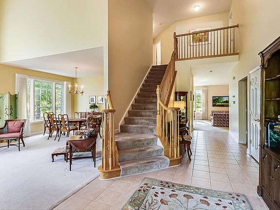 2nd image of 1819 Waterbury Cir