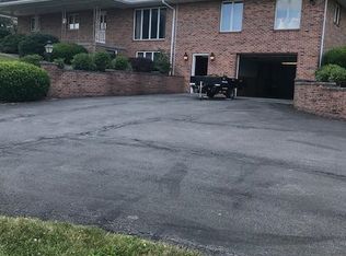 127 Maple Ln, Jennerstown, PA 15547