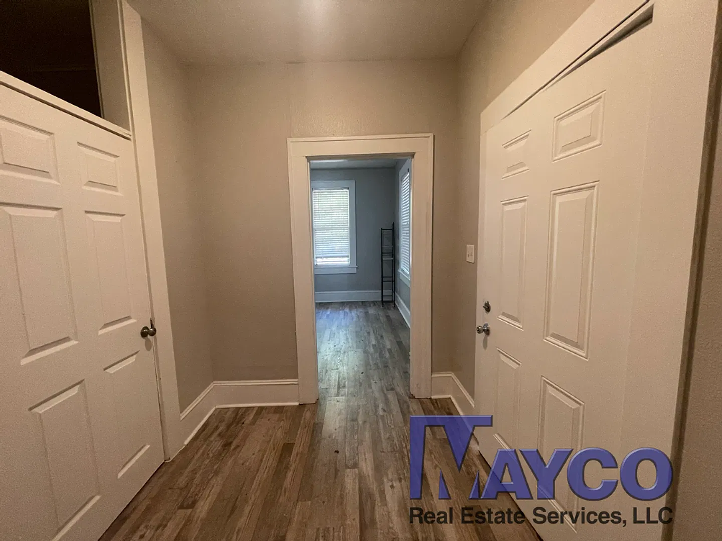 1054 Wilkinson — Photo 4