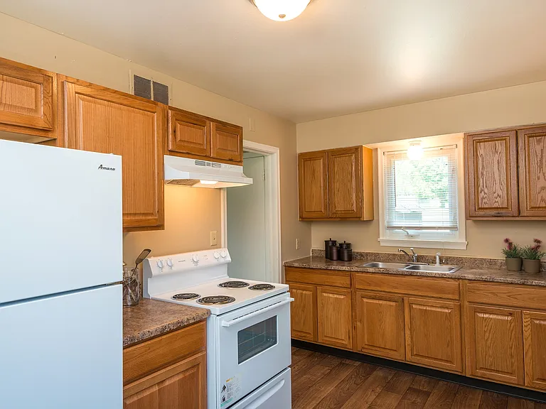 Brentwood Park Townhomes — Photo 10
