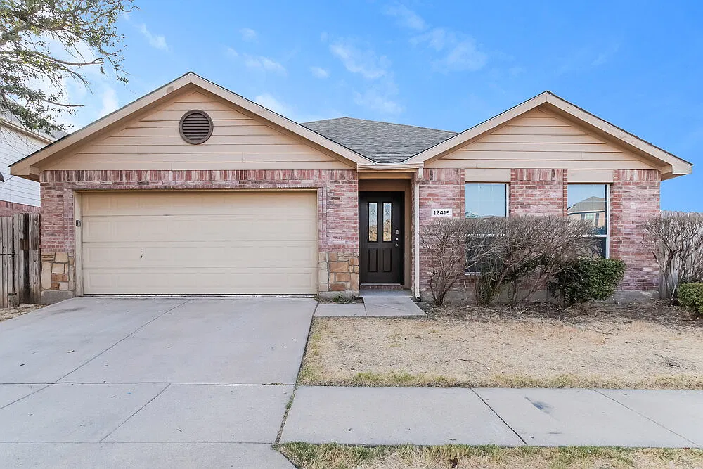 3 bed, 2.0 bath, 1944 sqft, $2,235 — Photo 1