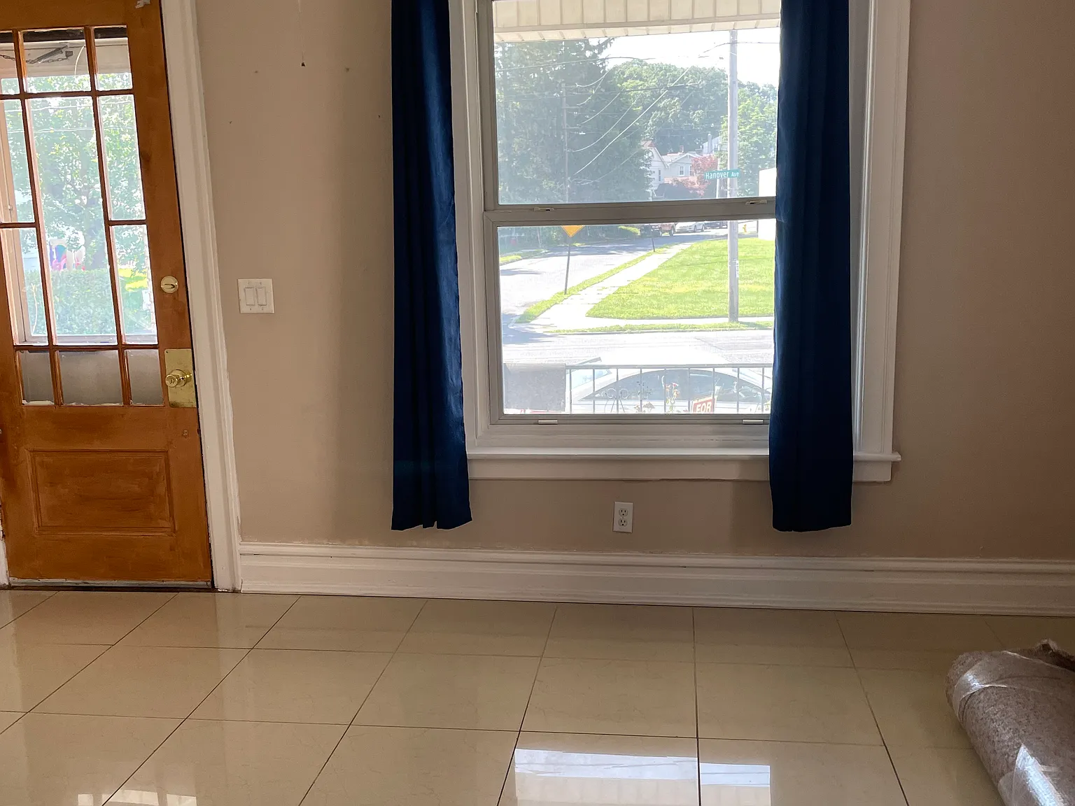 3 bed, 2.5 bath, 1420 sqft, $2,000 — Photo 3