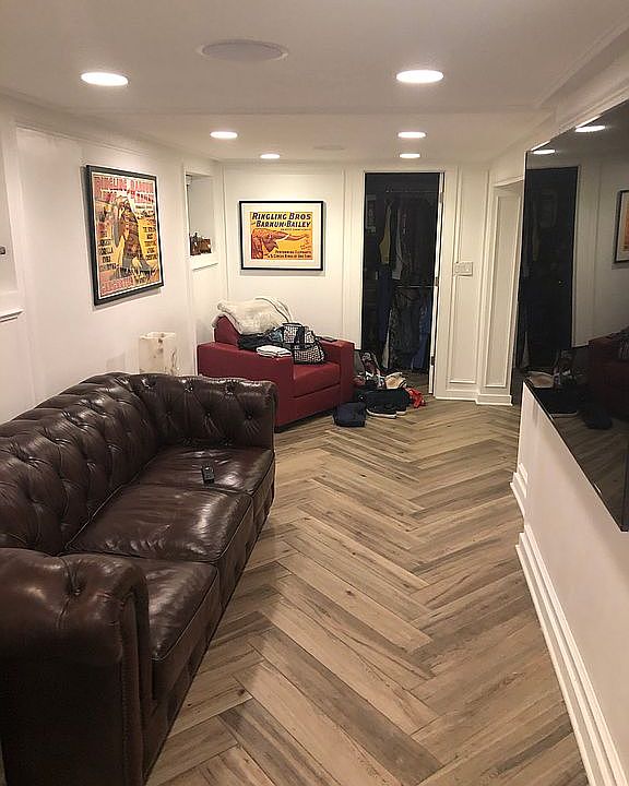 Herringbone ceramic wood flo
