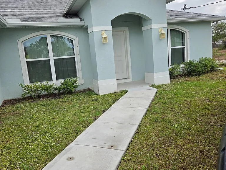 2437 Hagoplan Ave SW — Photo 3
