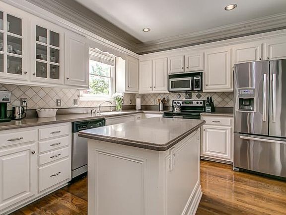 3rd image of 1188 Buckingham Cir