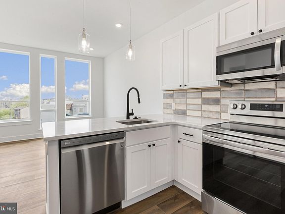 3rd image of 2214 N Front St #202