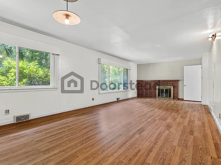 1217 Forestdale Dr — Photo 35