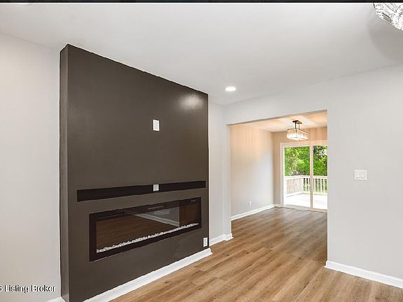 4th image of 3215 Rosewedge Way