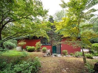 30 Barberry Ln, Woodbridge, CT 06525