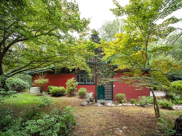 30 Barberry Lane, Woodbridge, CT 06525