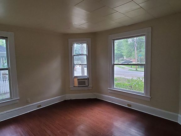 3rd image of 669 Percy St #1