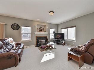 990 Shoreline Dr, Aurora, IL 60504
