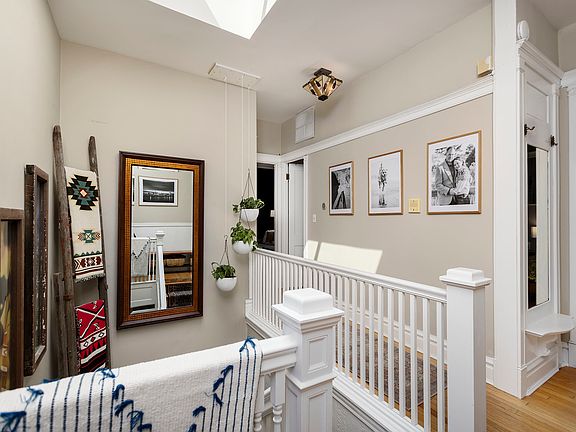 4th image of 714 W Cornelia Ave #3
