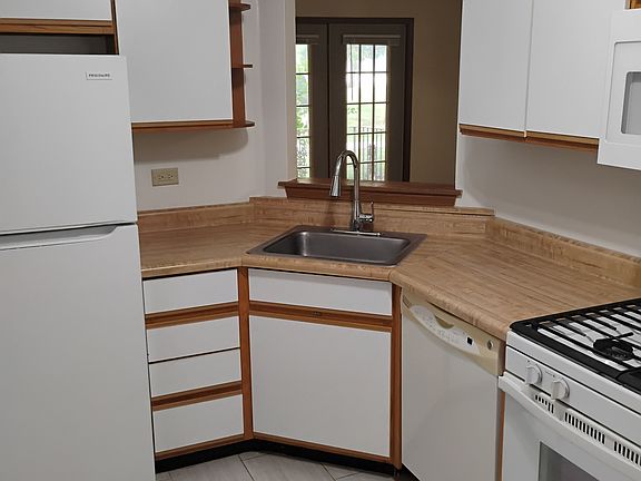 3rd image of 4284 Central Rd APT 102