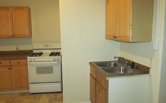 5th image of 3953 Dupont Ave N