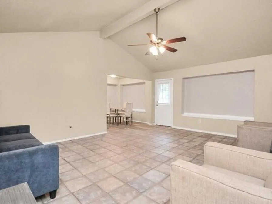 4 bed, 2.0 bath, 1708 sqft, $2,000 — Photo 3