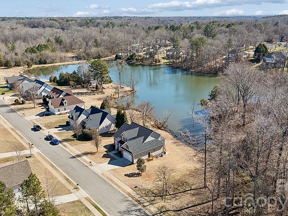 2nd image of 1736 Williamsburg Dr