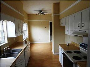 3rd image of 2109 Sunbury Cir