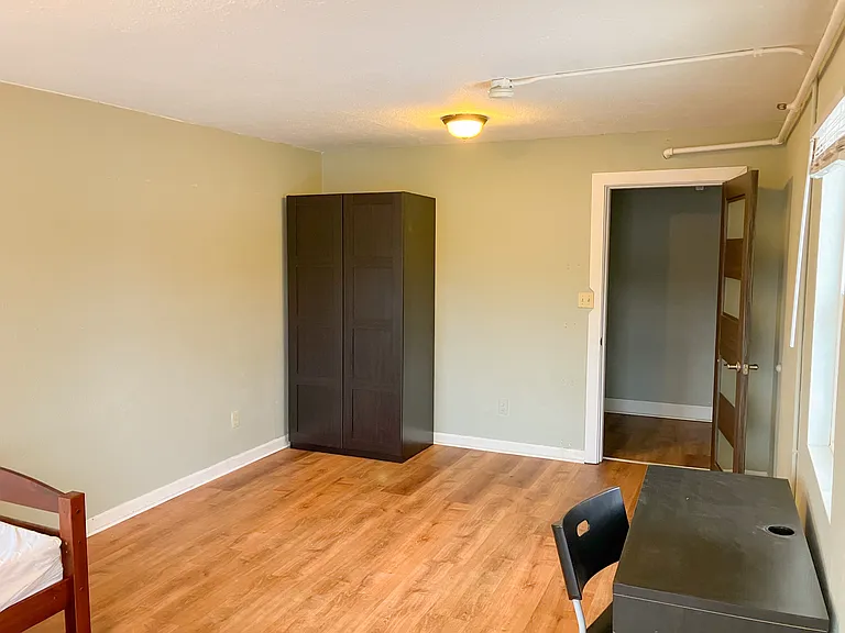 2323 NW Monroe Ave — Photo 4