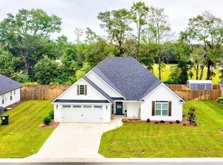 3957 Landings Cir, Hahira, GA 31632