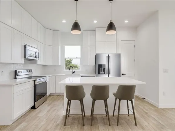 136 Lourdes Ct Unit B, Dripping Springs, TX 78620