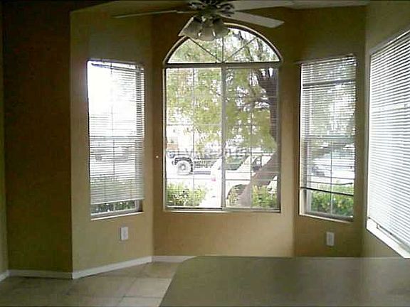 4th image of 8149 W Gilmore Ave