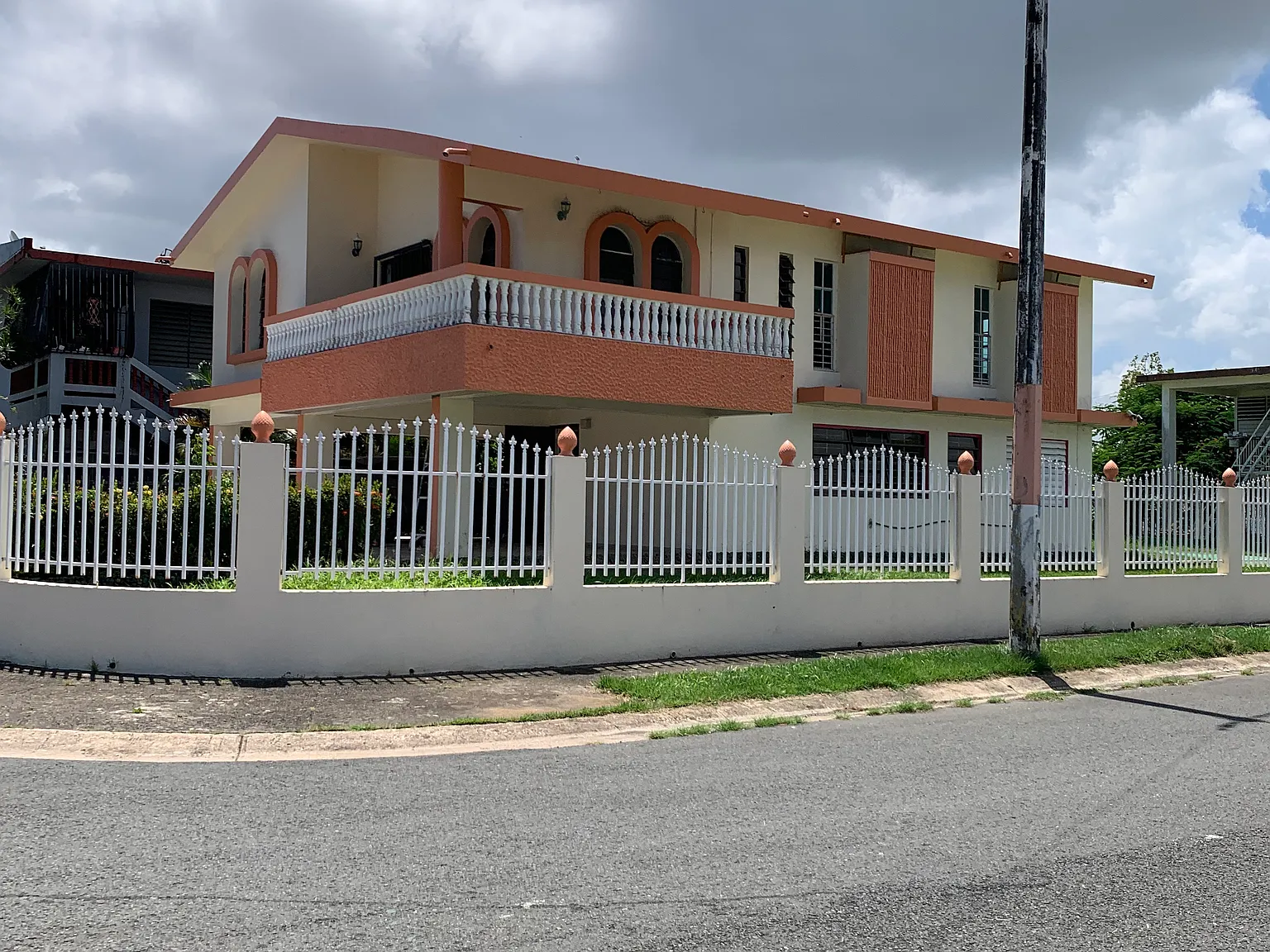 Sierra Bayamon Calle 84 Bloque 97 No 13 — Photo 2