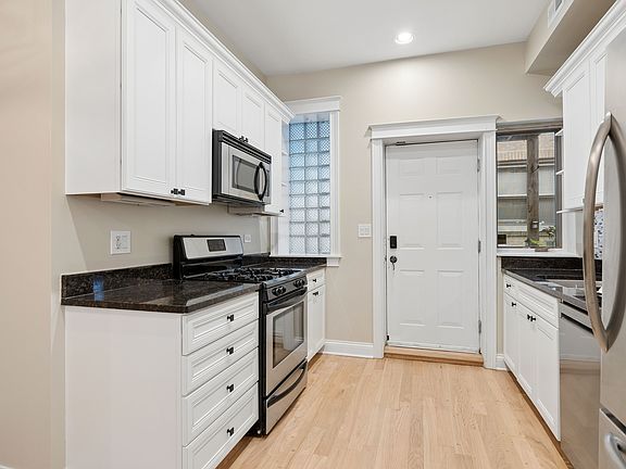 3rd image of 4134 N Kenmore Ave #2