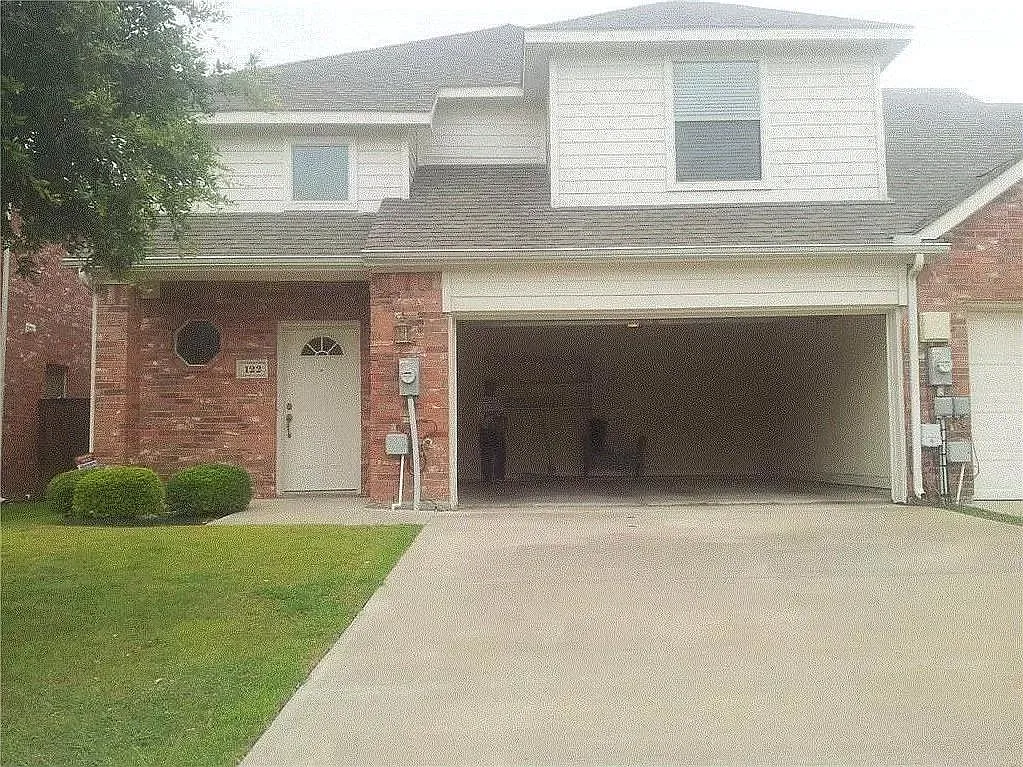 3 bed, 1684 sqft, $2,400 — Photo 1