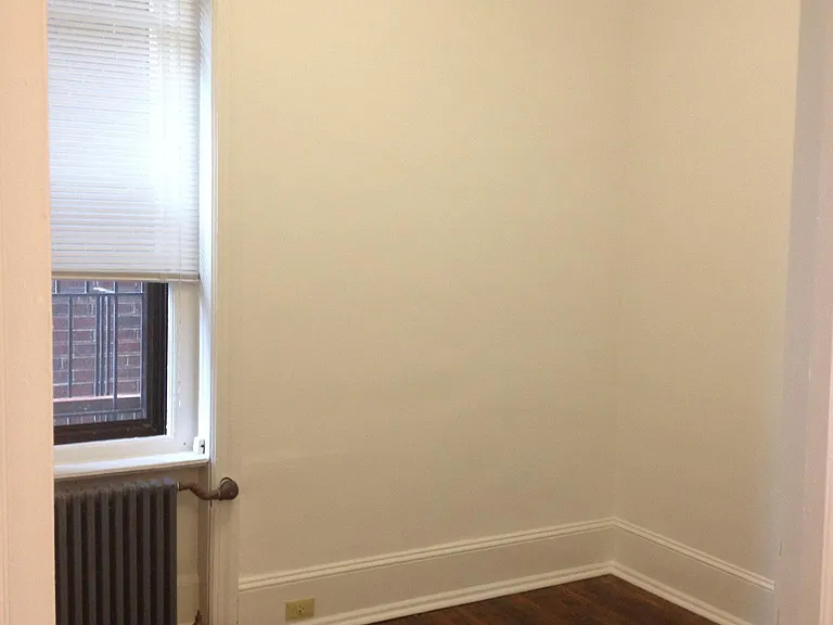 Bedroom - Right off of the livingroom